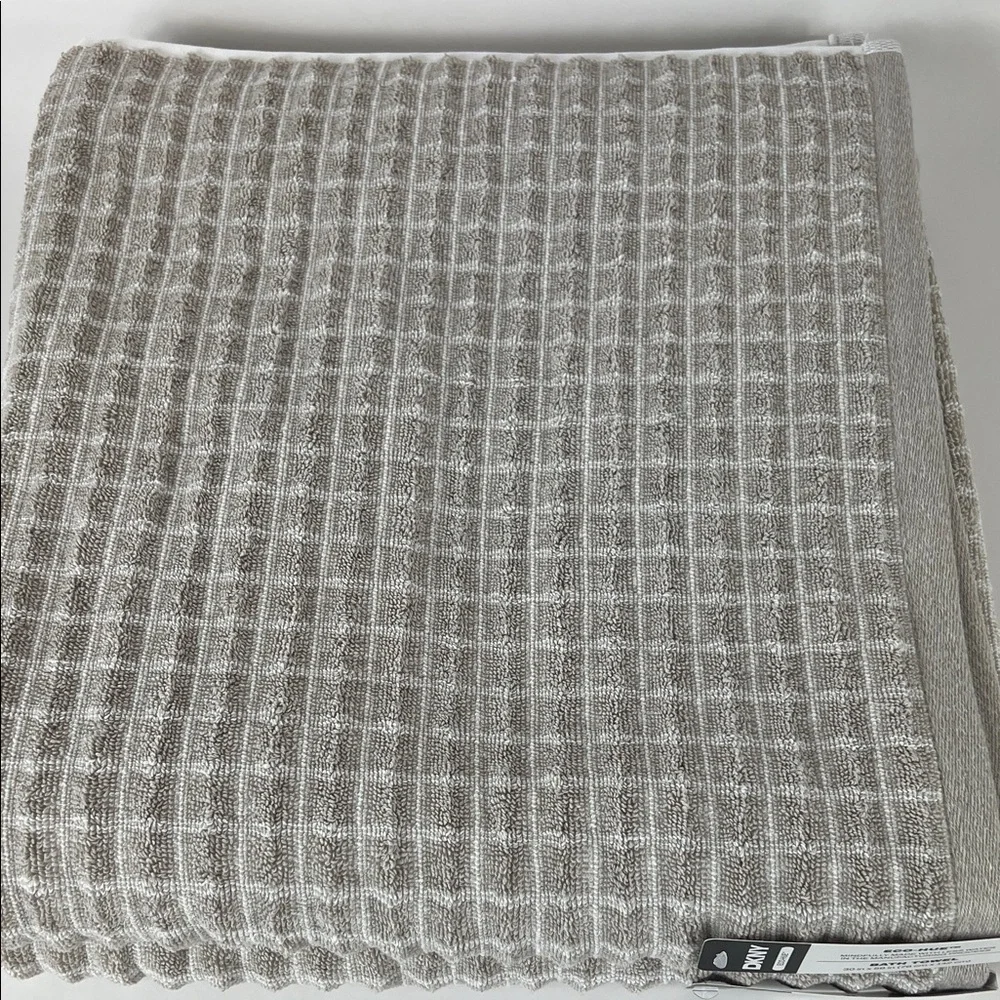 DKNY Eco-Hue Bath Towels Textured Tan White Checkered Soft Cotton Set of 2 NEW